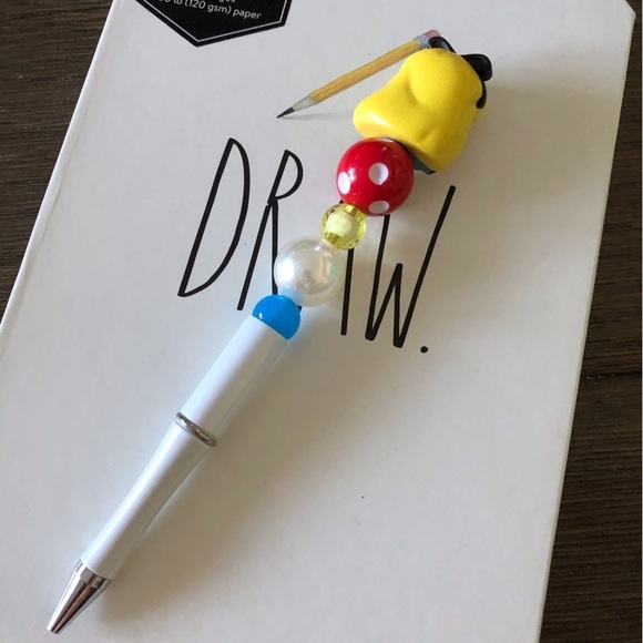 Disney Doorables: Alice in Wonderland: Alice handmade beaded pen - Picture 3 of 3